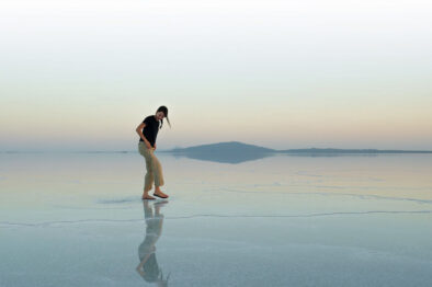 she-roams-playing on the sea