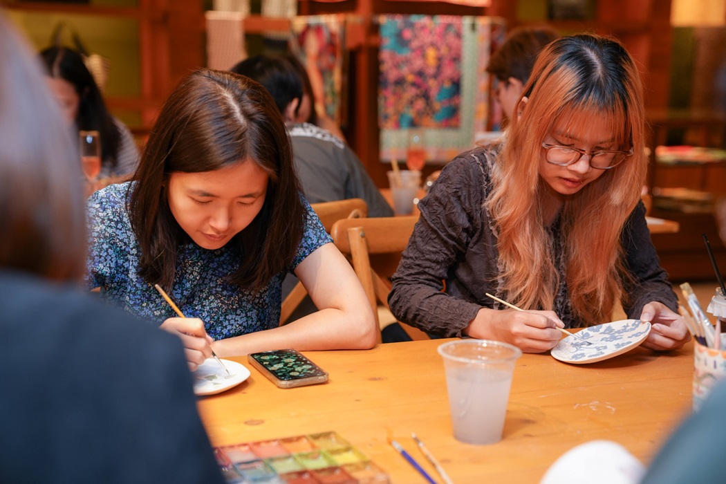 Two people at exclusive ceramic painting workshop